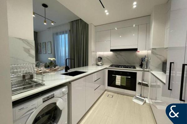 Spacious 2-Bed | Private Pool | Modern Design