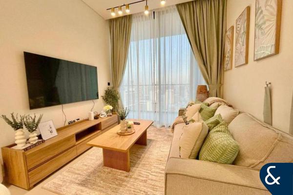 Spacious 2-Bed | Private Pool | Modern Design