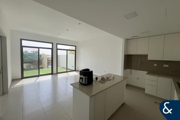 Modern | Spacious | Desert Facing | Open Plan
