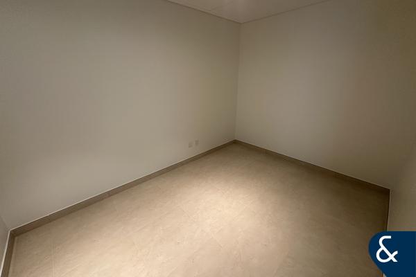 Canal Views | Vacant | Modern | Study Room