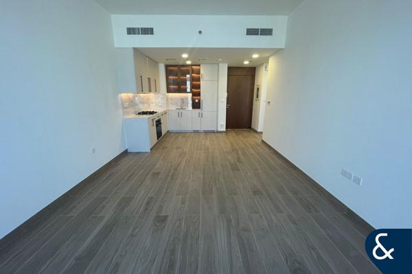 Brand New | Fitted Kitchen | Open Plan