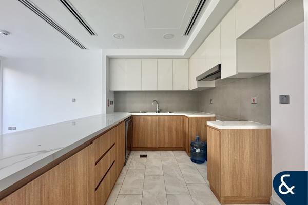 3 bedrooms | Greenbelt | Available Feb 26