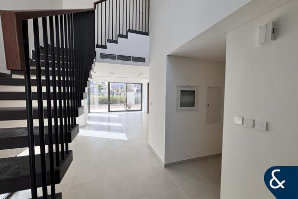 Close to Pool | End Unit | Large Plot | Aston