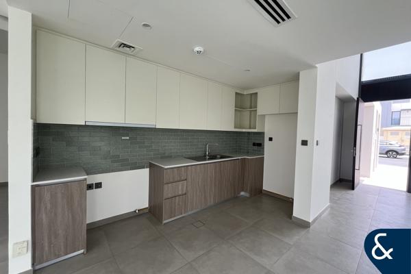 Single Row | Corner Unit | Vacant September