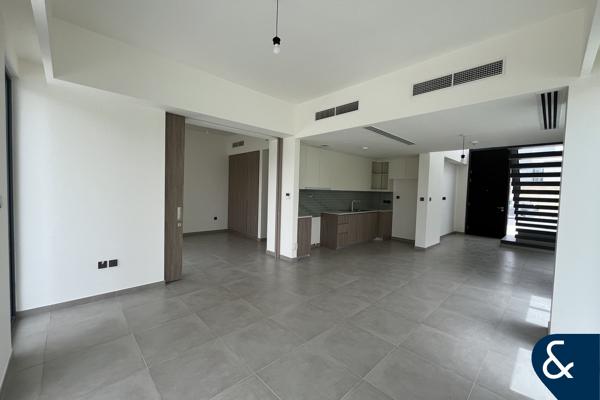 Single Row | Corner Unit | Vacant September