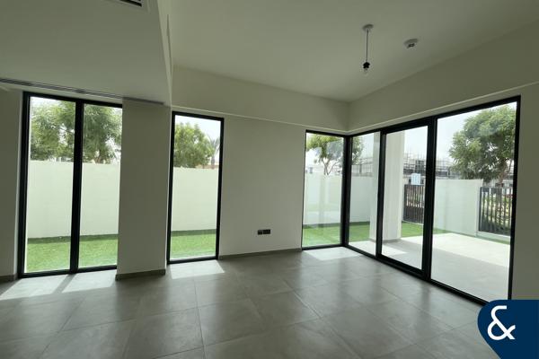 Single Row | Corner Unit | Vacant September