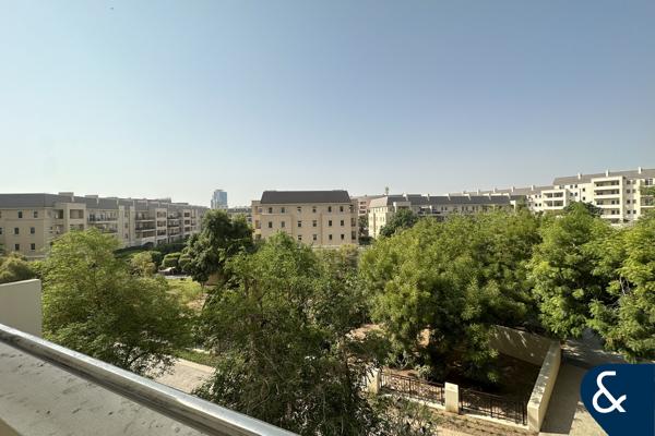 Spacious | Vacant On Transfer | Garden Facing