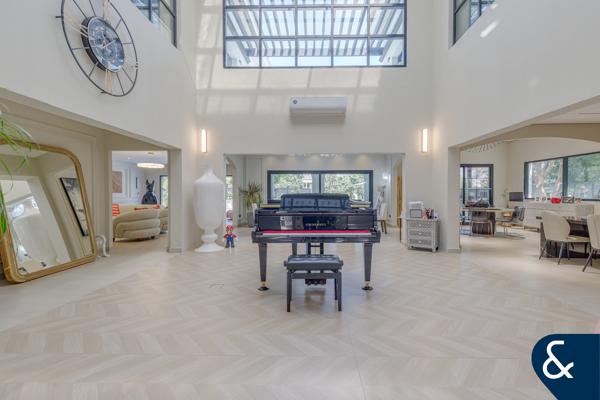 Upgraded Valencia | 5 Bedrooms | Large Plot