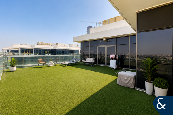 Penthouse with Park View | Top Floor |Vacant