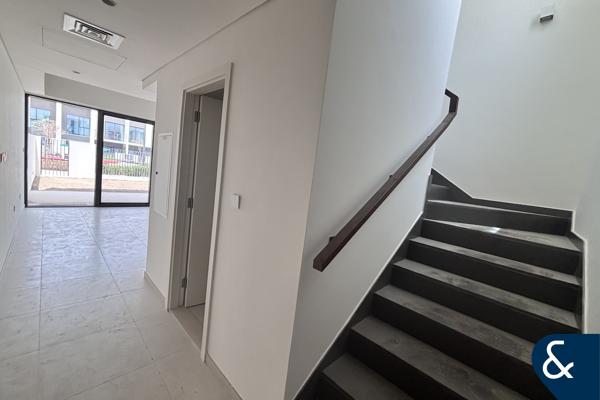 Middle Kitchen | Vacant December | Pharo