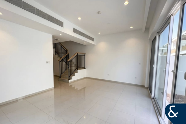 4 Bed Corner | Private | New | Motivated