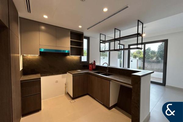 Single Row | Prime Location | Vacant Now