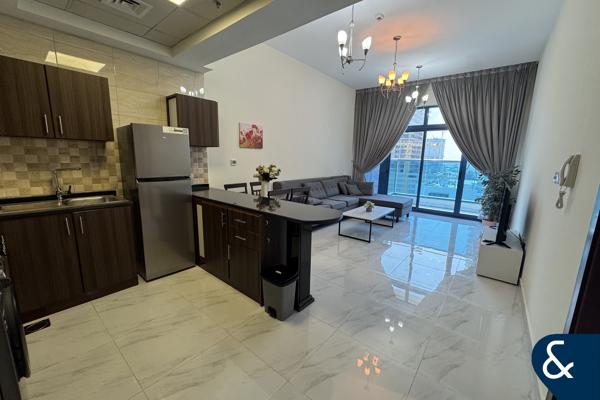 Spacious 1 BR | Upgraded | Prime Location