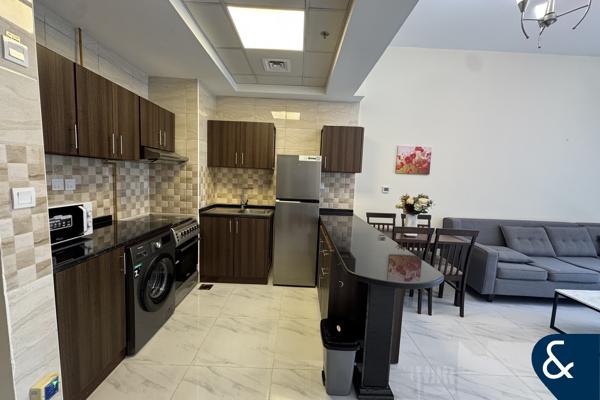 Spacious 1 BR | Upgraded | Prime Location
