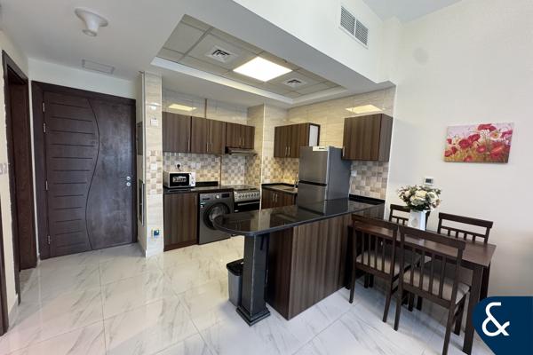 Spacious 1 BR | Upgraded | Prime Location