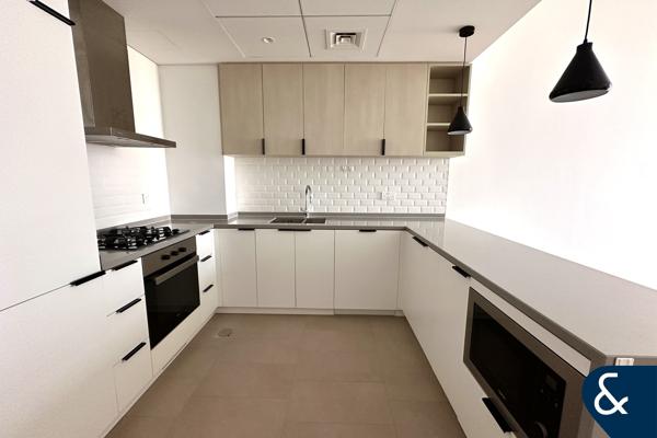 Unfurnished | Spacious 1 Bed | High Floor