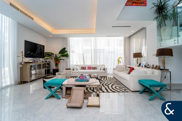 Lagoon Backing | 5 Bedroom | Single Row