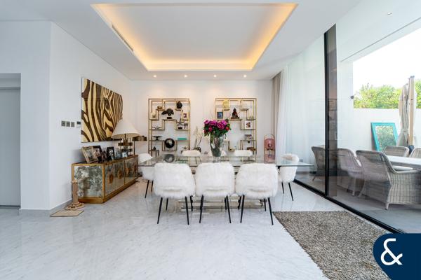 Lagoon Backing | 5 Bedroom | Single Row