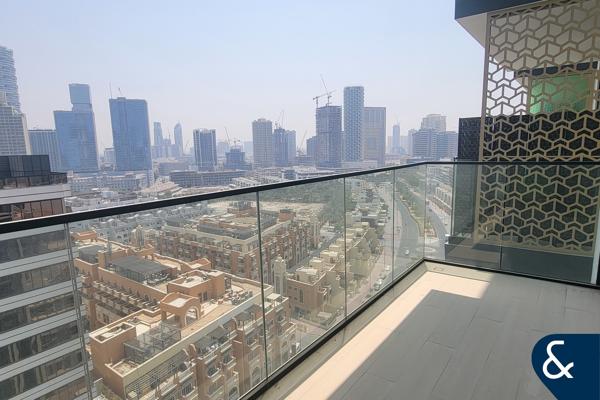 1 Bed + 2 Bath | Street View | High Floor