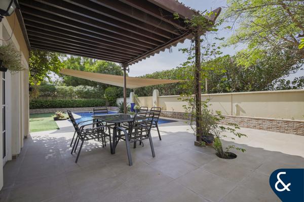 Spacious villa| 4 Bed + Study+ Pool | Sunroom