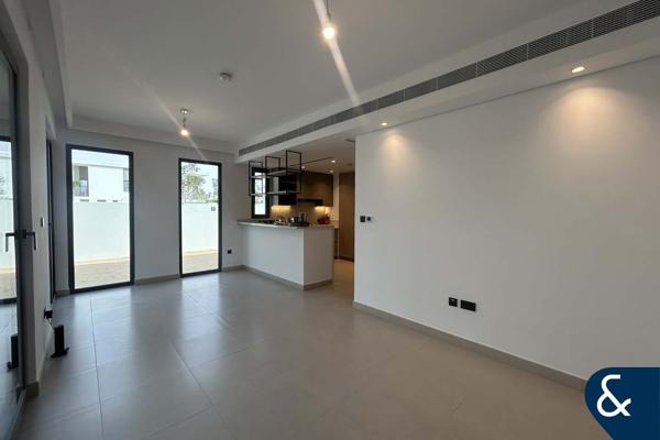 Corner | October Handover | Close to pool