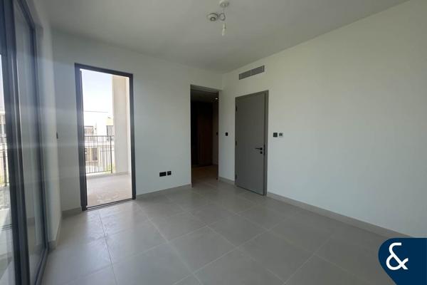 Corner | October Handover | Close to pool