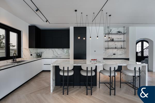 Single Row | New Six Bedrooms | Private