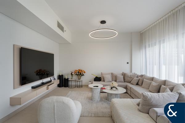 2 Bed | Fully Upgraded | Park View | Duplex