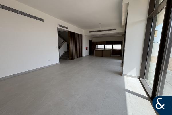 5 BEDROOM | PRIME LOCATION | LARGE PLOT