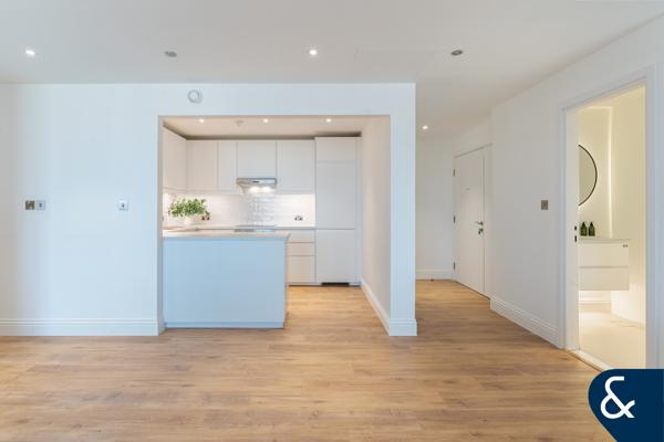 Square Layout | 2 Bedroom | Partial Sea