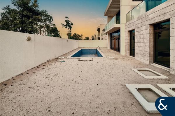 4BR / Prime Location / Away from Power Lines