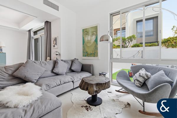 Corner Plot | 4 Bedroom | Well Maintained