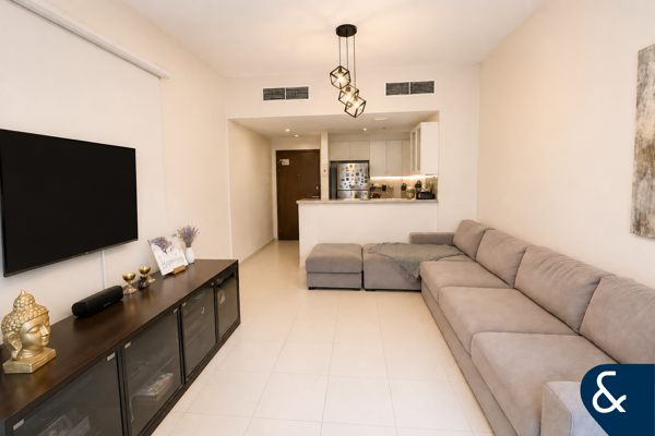 Large Terrace | VOT | Direct Pool Access