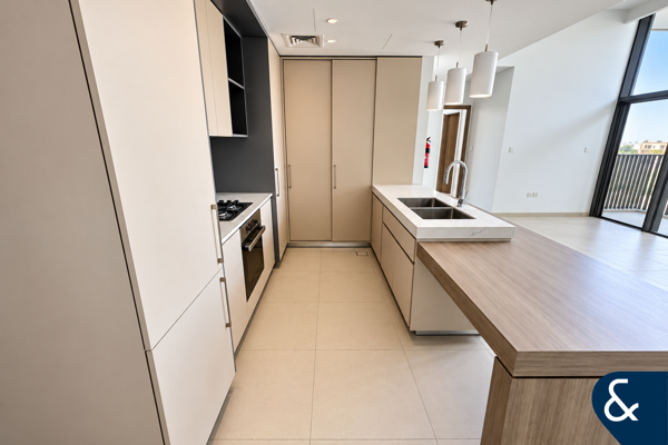 Exclusive | Corner Unit | Vacant