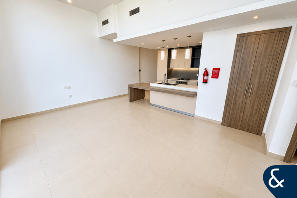 Exclusive | Corner Unit | Vacant