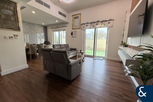 VOT | Single Row | Close to Park and Pool
