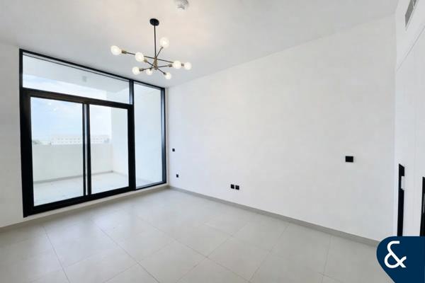 528 Sq.ft | Largest Unit | Vacant Now |