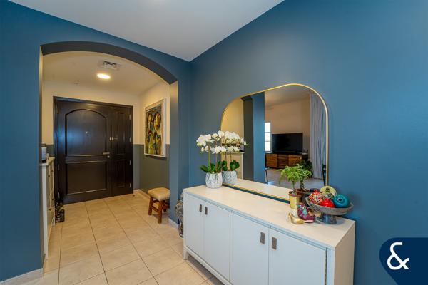 Close to Metro | Upgraded Kitchen | Bright