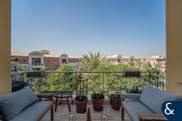 Close to Metro | Upgraded Kitchen | Bright