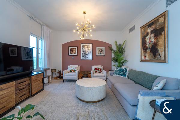 Close to Metro | Upgraded Kitchen | Bright