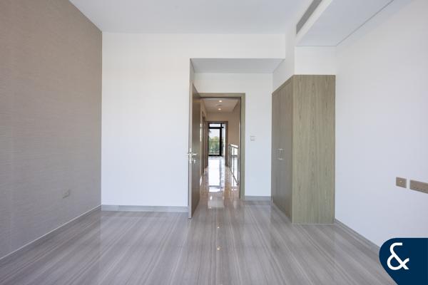 4 bed | Single Row | Large plot | New