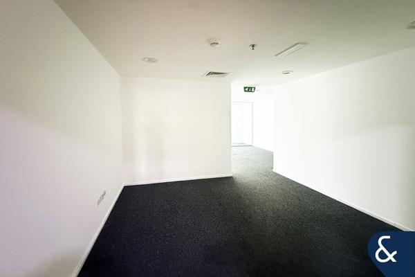 Prime Building | Vacant | Stunning Lake Views