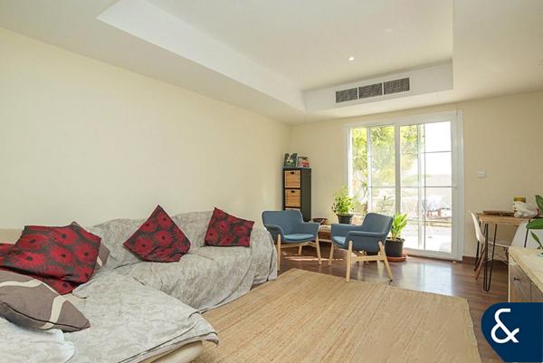 VACANT ON TRANSFER | UPGRADED 4M | 2 BEDROOM