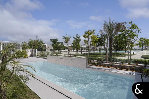 Lagoon Backing | Burj Khalifa View | Renovated - Image 1