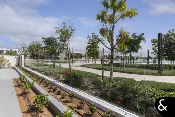 Lagoon Backing | Burj Khalifa View | Renovated - Image 9