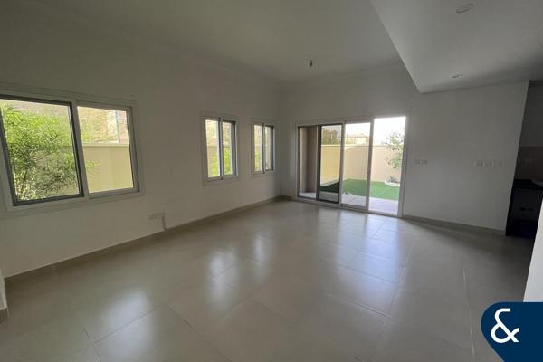 Corner Plot | End Unit | 3 Beds + Maids