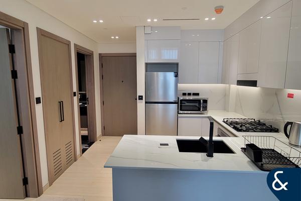 1 Bed + 2 Bath | Street View | Furnished