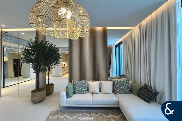 Panoramic Sea-View | Custom Design | Vacant