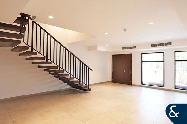 Corner Triplex | 4 Bed + Maid | Roof Terrace