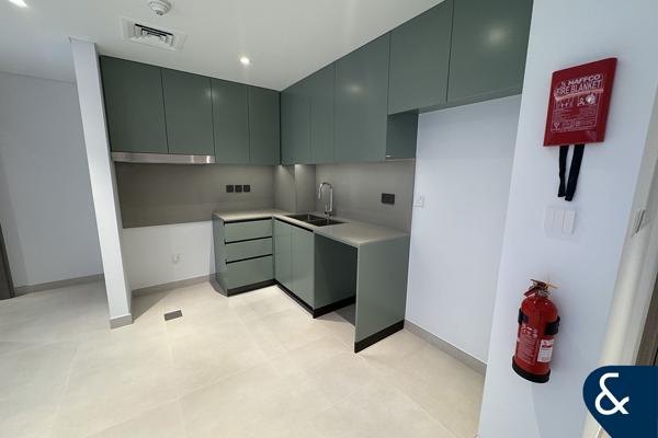 Vacant | Large Layout | Premium Location